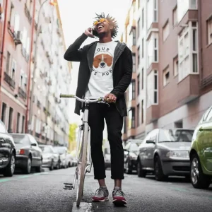 beagle-t-shirt-mockup-of-a-man-with-a-bike-talking-on-the-phone